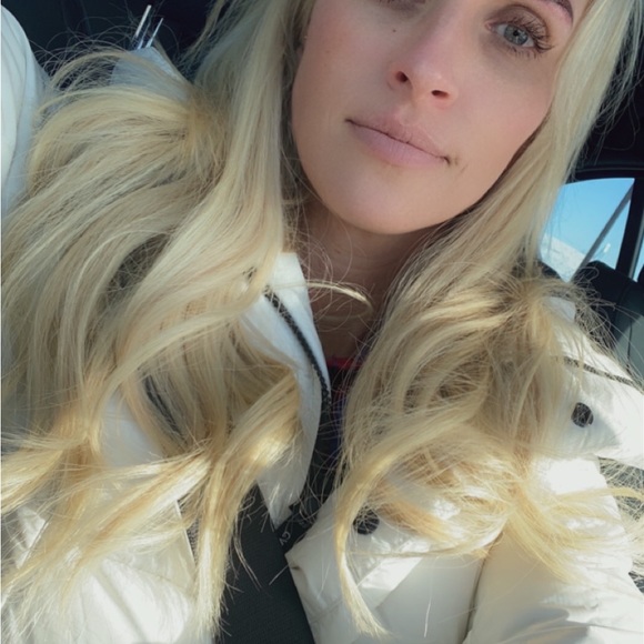 Hi! Iโm Amber, thanks for checking out my Posh Closet. - Picture 5 of 5